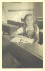 Elfriede Erna Thannhäuser geb.08.02.1925 Heinrichswalde Schlesien ...in der Schule