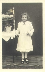 Anna Thannhäuser ( Kommunion ) geb. 31.07.1926 in Heinrichswalde Schlesien
